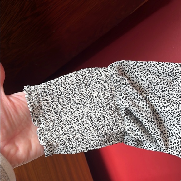 Brand new Sienna Sky Black and White Puff Sleeve Blouse - Picture 5 of 16